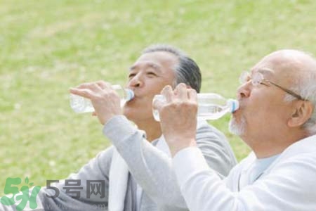 喝水能預(yù)防心血管疾病嗎？什么時(shí)候喝水對(duì)身體最好？