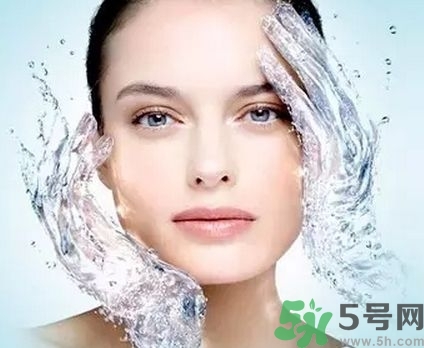秋季補(bǔ)水效果好的護(hù)膚品有哪些？秋季補(bǔ)水的重要性