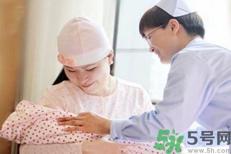 怎樣科學(xué)坐月子？坐月子是選擇傳統(tǒng)式還是科學(xué)式？
