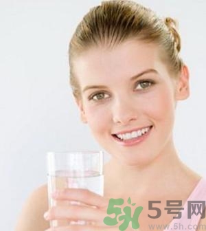孕婦嘴唇干裂脫皮怎么回事？孕婦嘴唇干裂脫皮是缺什么