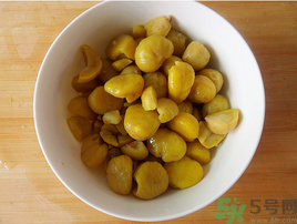 熟板栗怎么去皮最快？煮熟板栗怎么去皮？