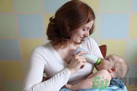 寶寶多大開始喝水？水和葡萄糖寶寶能一起喝嗎？