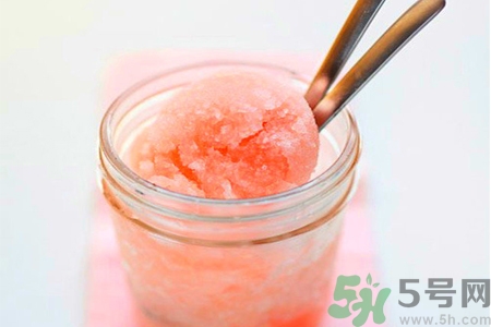 吃冰可以治療感冒嗎？喉嚨痛可以吃冰淇淋嗎？