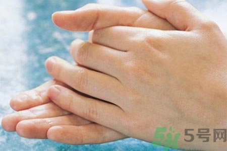 手部如何護理？秋季怎樣預防皮膚干燥？