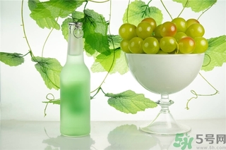 葡萄和蘋(píng)果可以一起吃嗎？葡萄和蘋(píng)果可以一起榨汁嗎？