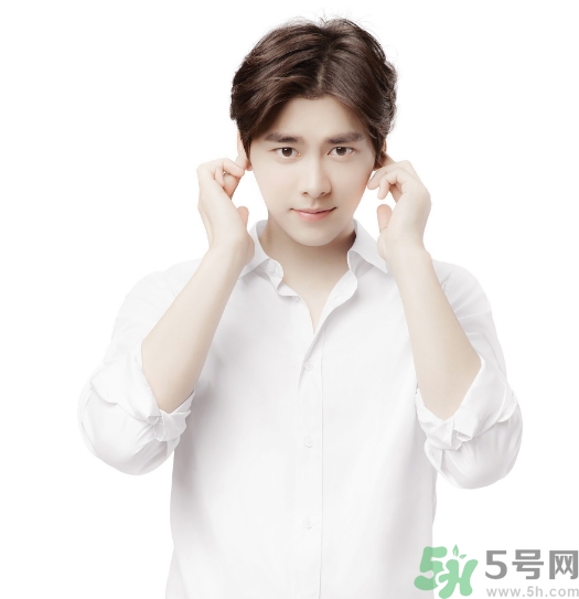 結(jié)婚可以穿白色襯衫嗎？結(jié)婚可以穿藍(lán)色西裝嗎？