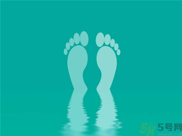腳拇指外翻遺傳嗎？腳拇指外翻怎么矯正？