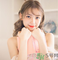 皮膚不白的人染什么顏色的頭發(fā)？頭發(fā)顏色怎么選擇？
