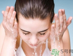 用檸檬水洗臉好嗎？怎么用檸檬水洗臉