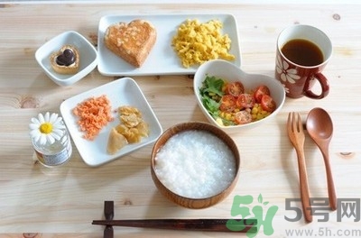 早餐怎么吃才健康？上班族早餐吃什么好？