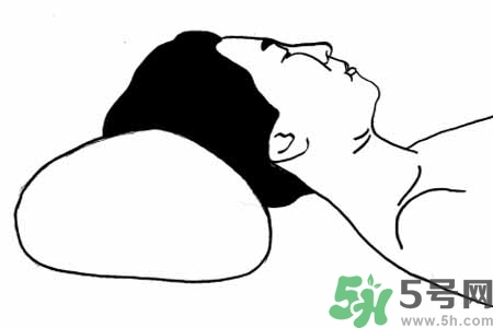 落枕能冰敷嗎？落枕應(yīng)該冷敷還是熱敷？