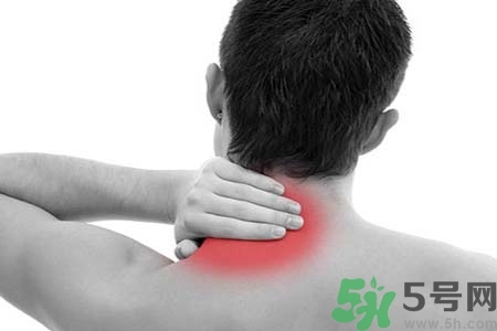 落枕能冰敷嗎？落枕應(yīng)該冷敷還是熱敷？