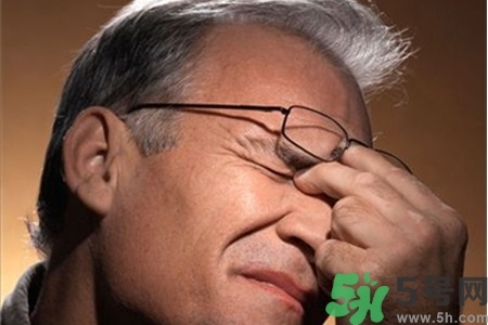 眼睛干澀看東西模糊怎么回事？眼睛干澀看東西模糊怎么辦？