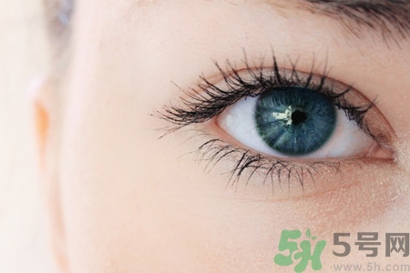 眼睛干澀是什么原因？眼睛干澀用什么眼藥水？
