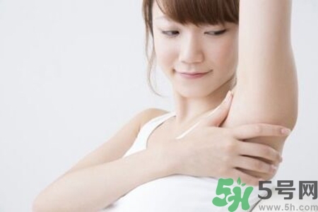 腋毛為什么會變色？腋毛上有白色附著物怎么回事？