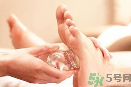 腳底拔罐能去濕氣嗎？腳底拔罐出現(xiàn)青紫正常嗎？