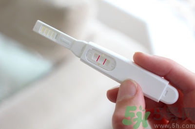 受孕成功后有什么癥狀？早孕試紙一深一淺是懷孕了嗎？