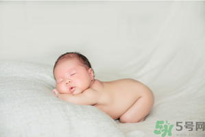 秋天寶寶蓋什么睡覺？秋天蓋什么被子好？