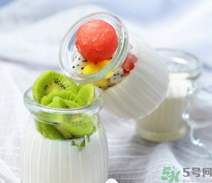 柿子和酸奶能一起吃嗎？柿子和酸奶能一起吃會(huì)中毒嗎？