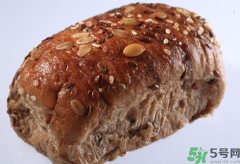 晚上吃全麥面包會(huì)胖嗎？吃全麥面包會(huì)胖嗎？