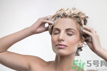 掉頭發(fā)和洗發(fā)水有關(guān)系嗎？掉頭發(fā)用什么洗發(fā)水好？