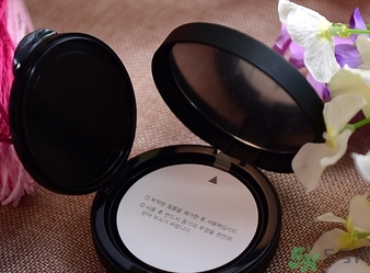 w.lab雪花氣墊黑色款怎么樣？w.lab雪花氣墊黑色和白色區(qū)別？