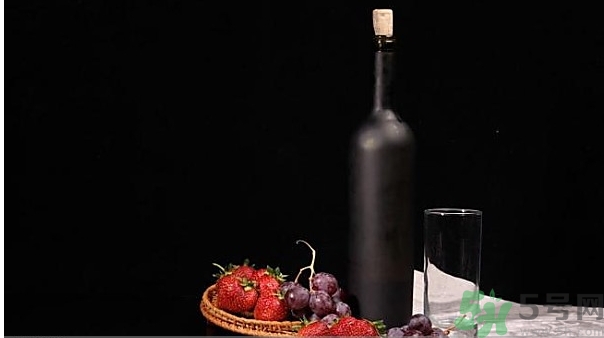 葡萄酒可以用塑料瓶裝嗎？自釀葡萄酒用什么裝比較好？