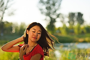 掉頭發(fā)用什么洗發(fā)水最好？掉頭發(fā)用什么洗發(fā)水好？