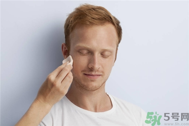 皮膚差的男生怎么洗臉？皮膚差的男生晨起不能用清水洗臉