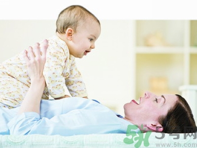 母乳喂養(yǎng)的好處有哪些？母乳喂養(yǎng)怎么知道寶寶吃飽了沒？