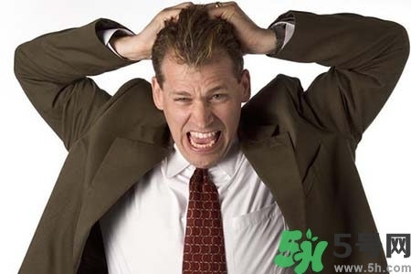 頭發(fā)油膩掉發(fā)怎么辦？頭發(fā)油膩掉發(fā)怎么回事？