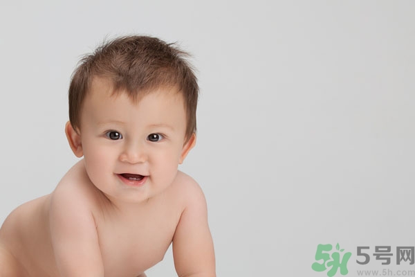 寶寶掉頭發(fā)是什么原因？寶寶掉頭發(fā)是怎么回事？