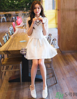 十月份可以穿裙子嗎？十月份穿什么衣服合適？