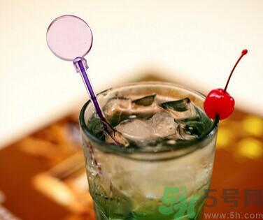 孕婦能喝碳酸飲料嗎？孕婦喝碳酸飲料對胎兒有影響嗎？