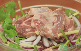 秋天可以吃羊肉嗎？秋天適合吃羊肉嗎？