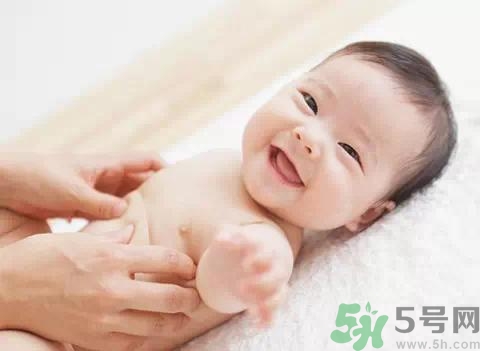 新生兒肚臍眼出血怎么辦？新生兒肚臍脫落會(huì)疼嗎？
