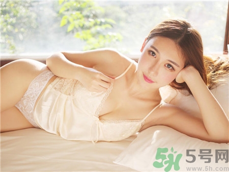 處女第一次緊張?jiān)趺崔k？處女第一次都會(huì)出血嗎？