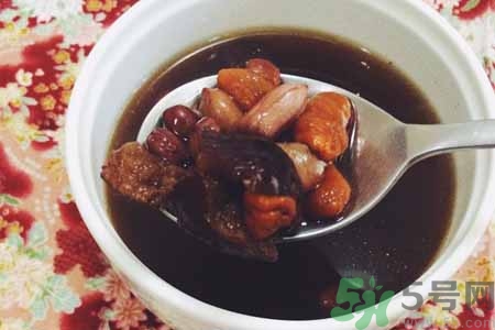 寒露手腳冰涼喝什么好？手腳發(fā)涼喝三紅湯有什么好處？
