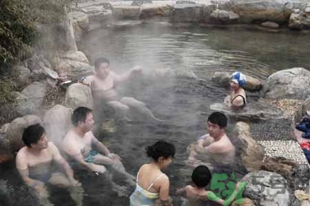 血糖高的人可以泡溫泉嗎？血糖高的人泡溫泉需要注意什么？