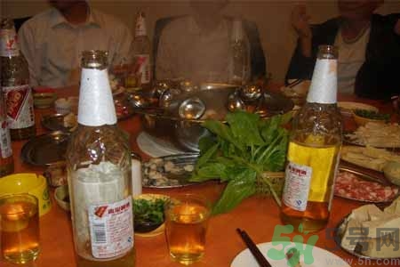 吃火鍋喝啤酒會(huì)胖嗎？吃火鍋喝啤酒胖了怎么辦？