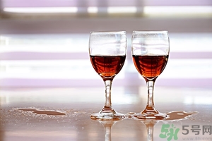 紅酒有沉淀物還能喝嗎,紅酒的沉淀物有影響嗎？