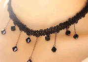 choker項(xiàng)鏈怎么搭配衣服？choker蕾絲項(xiàng)鏈搭配