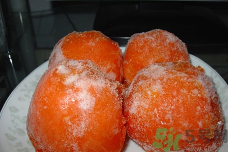 凍柿子一天吃幾個(gè)合適？經(jīng)常吃凍柿子對(duì)身體有什么影響？