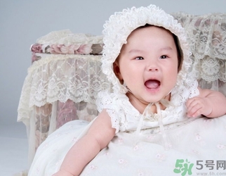 寶寶睡覺翻來覆去是怎么回事？寶寶睡覺喜歡亂動怎么辦？