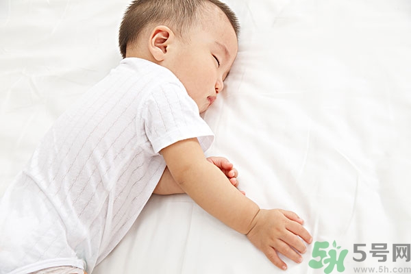 寶寶睡覺(jué)張著嘴是怎么回事？寶寶睡覺(jué)為什么張著嘴？
