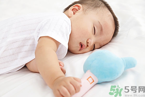 寶寶睡覺(jué)張著嘴是怎么回事？寶寶睡覺(jué)為什么張著嘴？