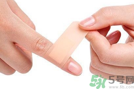 長凍瘡可以擦風(fēng)油精嗎？風(fēng)油精對凍瘡真的有效嗎？