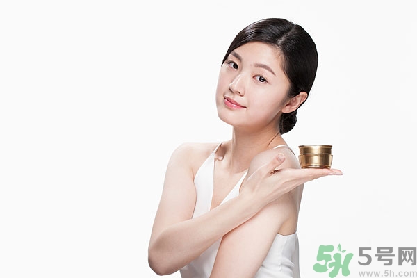 保濕霜什么時(shí)候用？保濕霜怎么用？