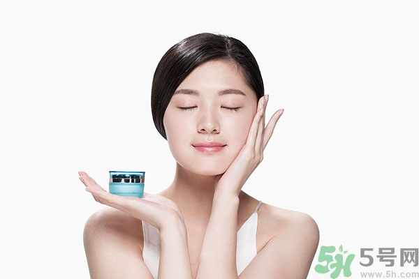 保濕霜什么時(shí)候用？保濕霜怎么用？