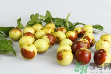 冬棗為什么用開水泡過會(huì)變紅？燙過的冬棗還能吃嗎？